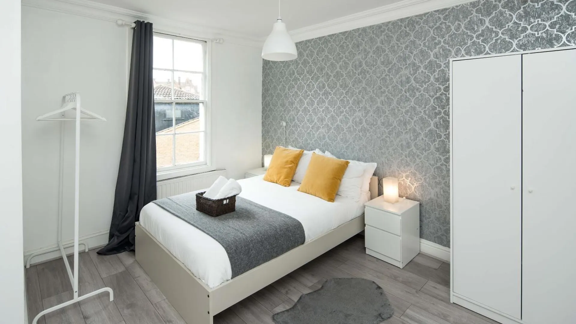 Private Double Room Shared Bathroom Near City Centre London