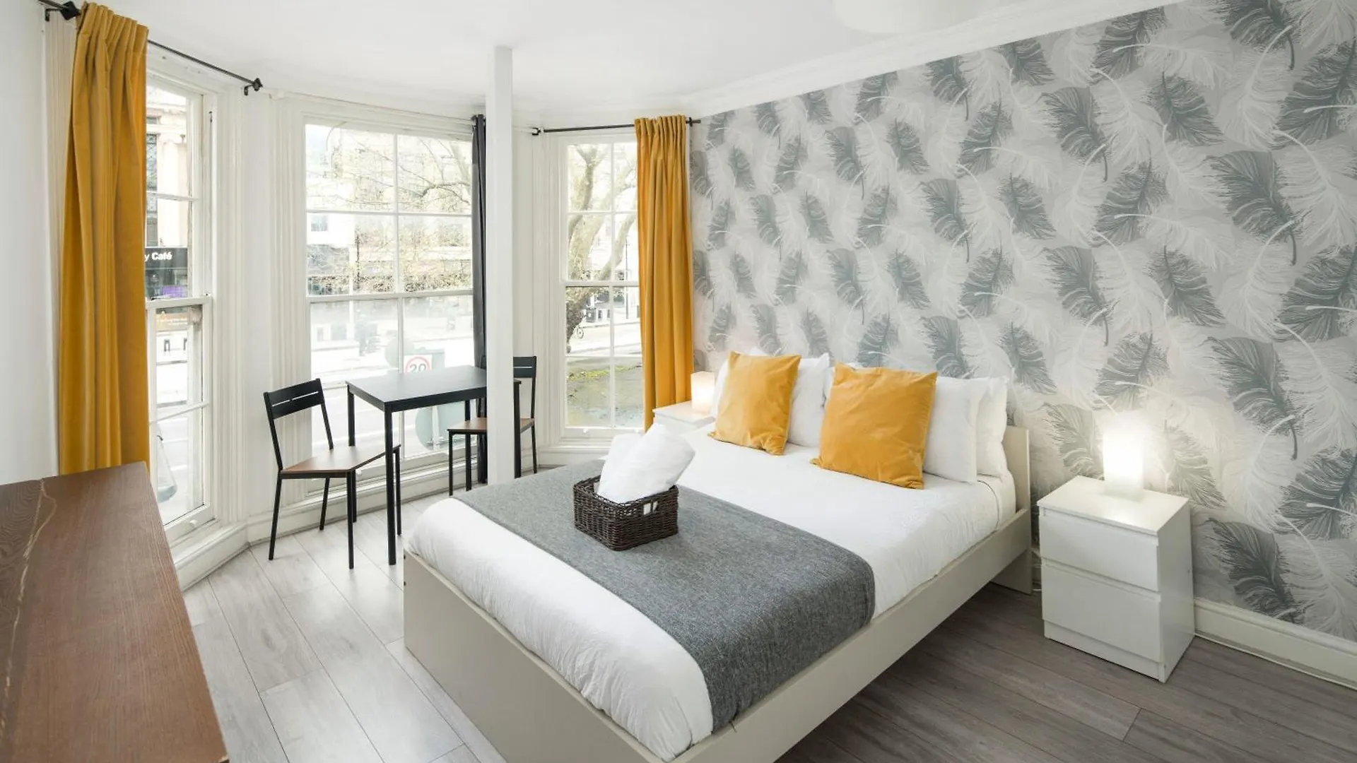 Private Double Room Shared Bathroom Near City Centre London Guest house