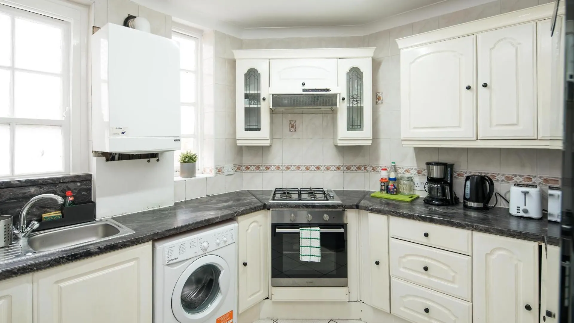 Guest house Private Double Room Shared Bathroom Near City Centre London