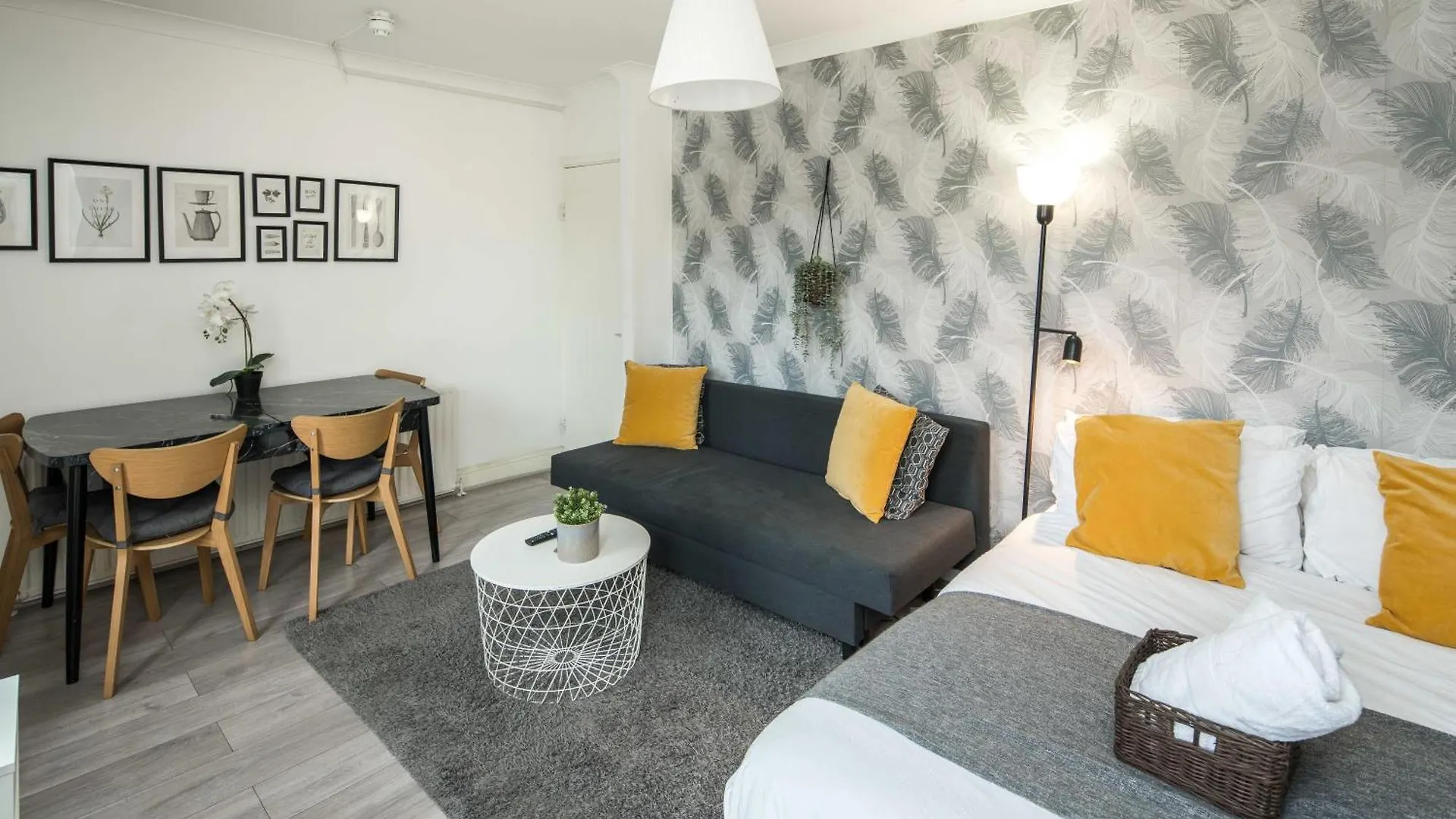 Guest house Private Double Room Shared Bathroom Near City Centre London