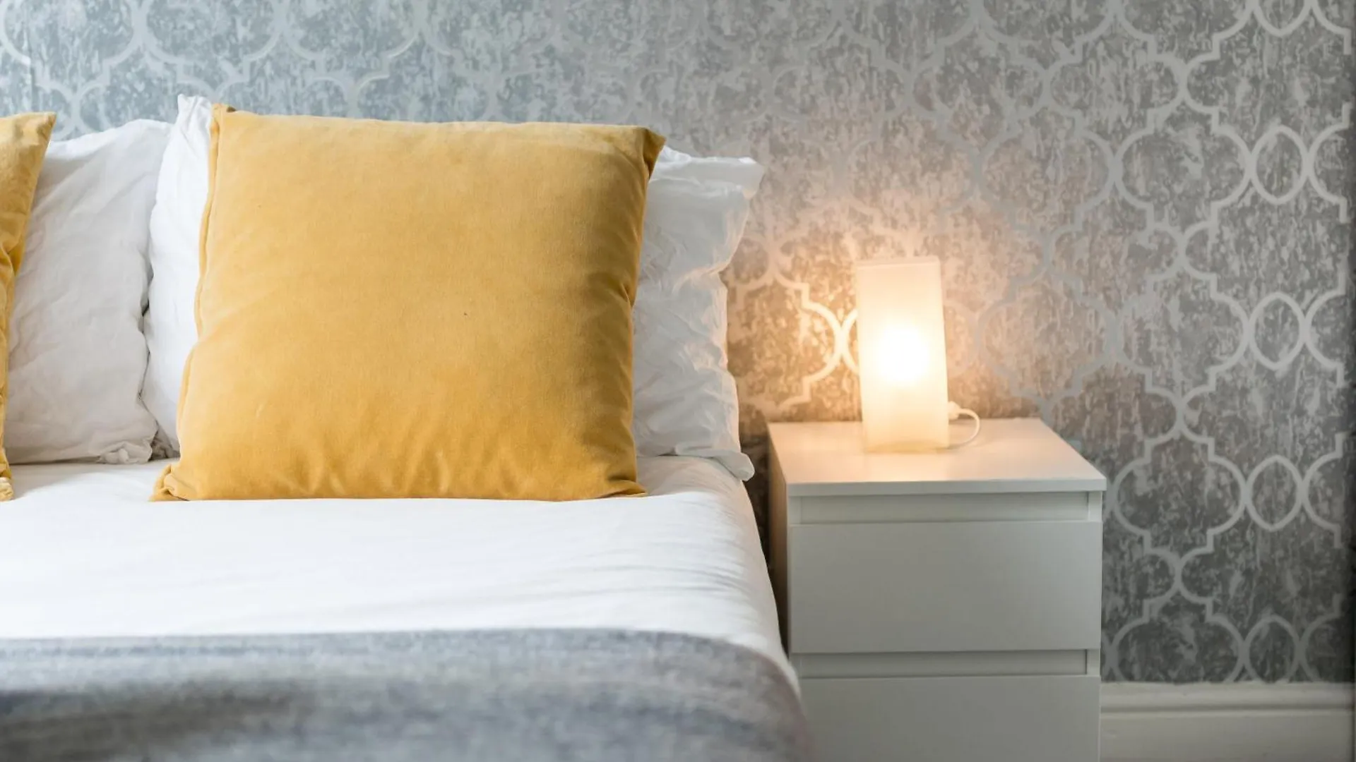 Private Double Room Shared Bathroom Near City Centre London Guest house