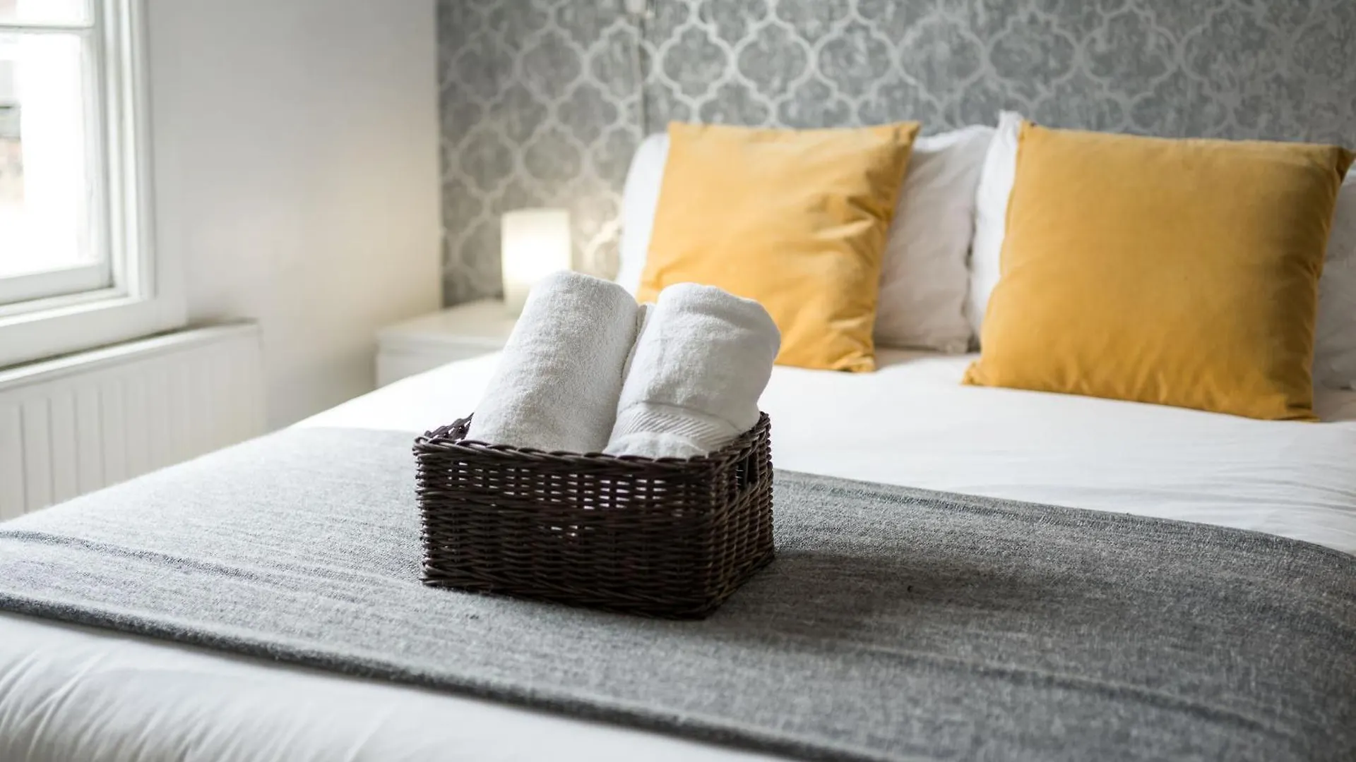 Private Double Room Shared Bathroom Near City Centre London