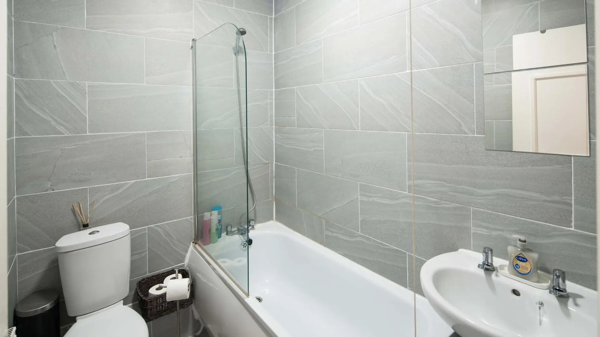Guest house Private Double Room Shared Bathroom Near City Centre London United Kingdom