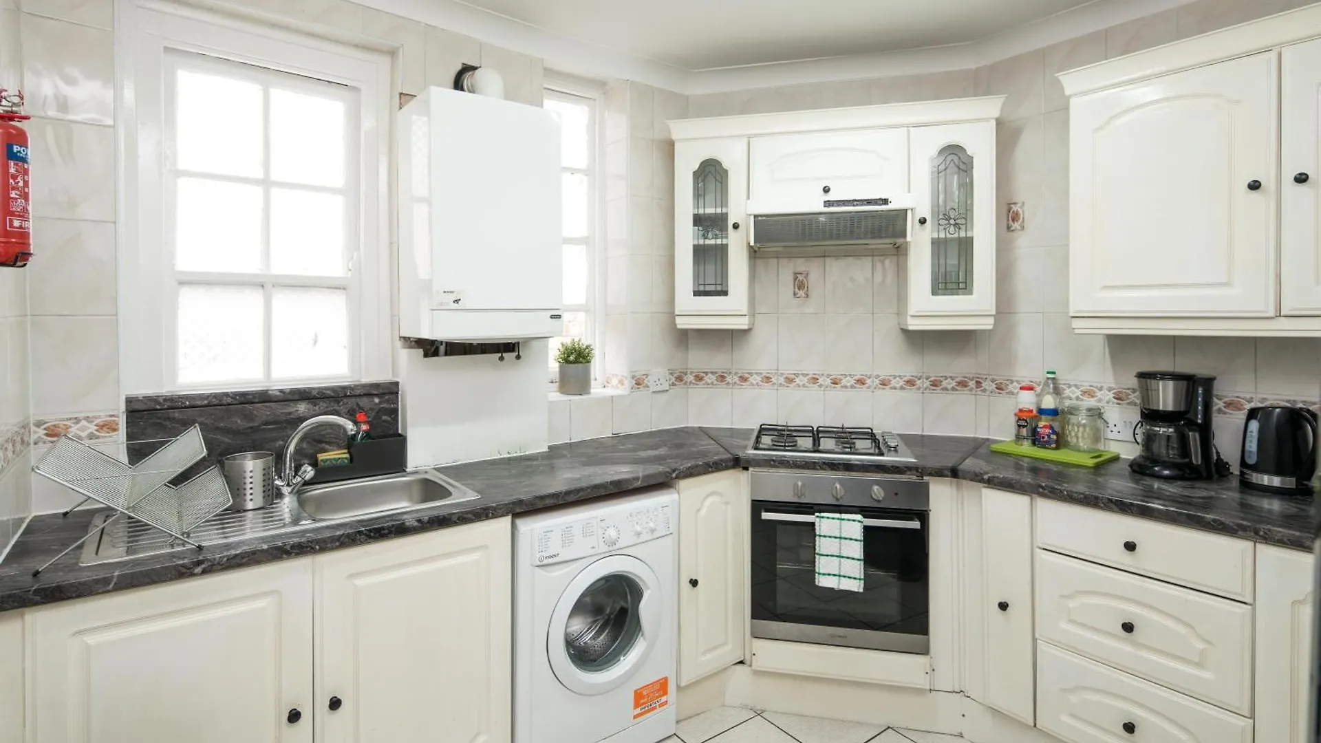 Private Double Room Shared Bathroom Near City Centre London Guest house
