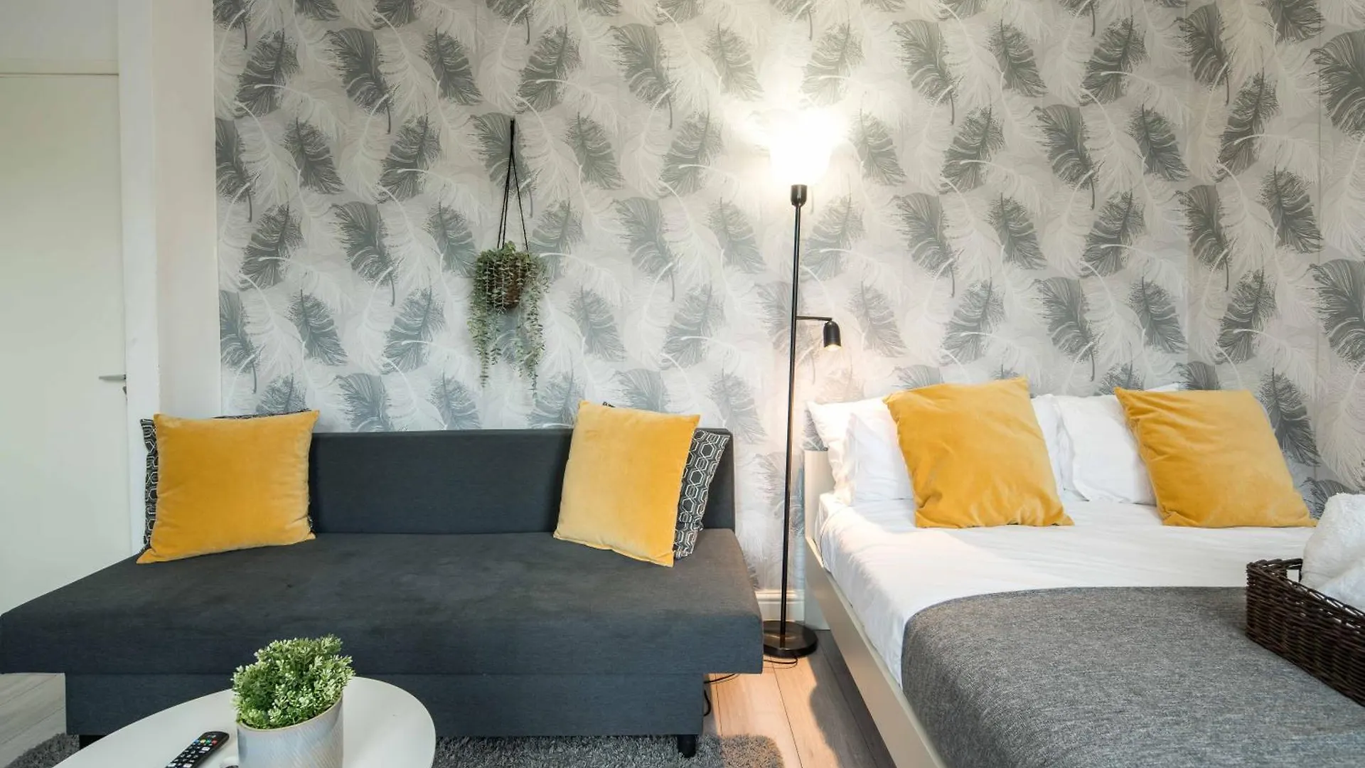 Guest house Private Double Room Shared Bathroom Near City Centre London